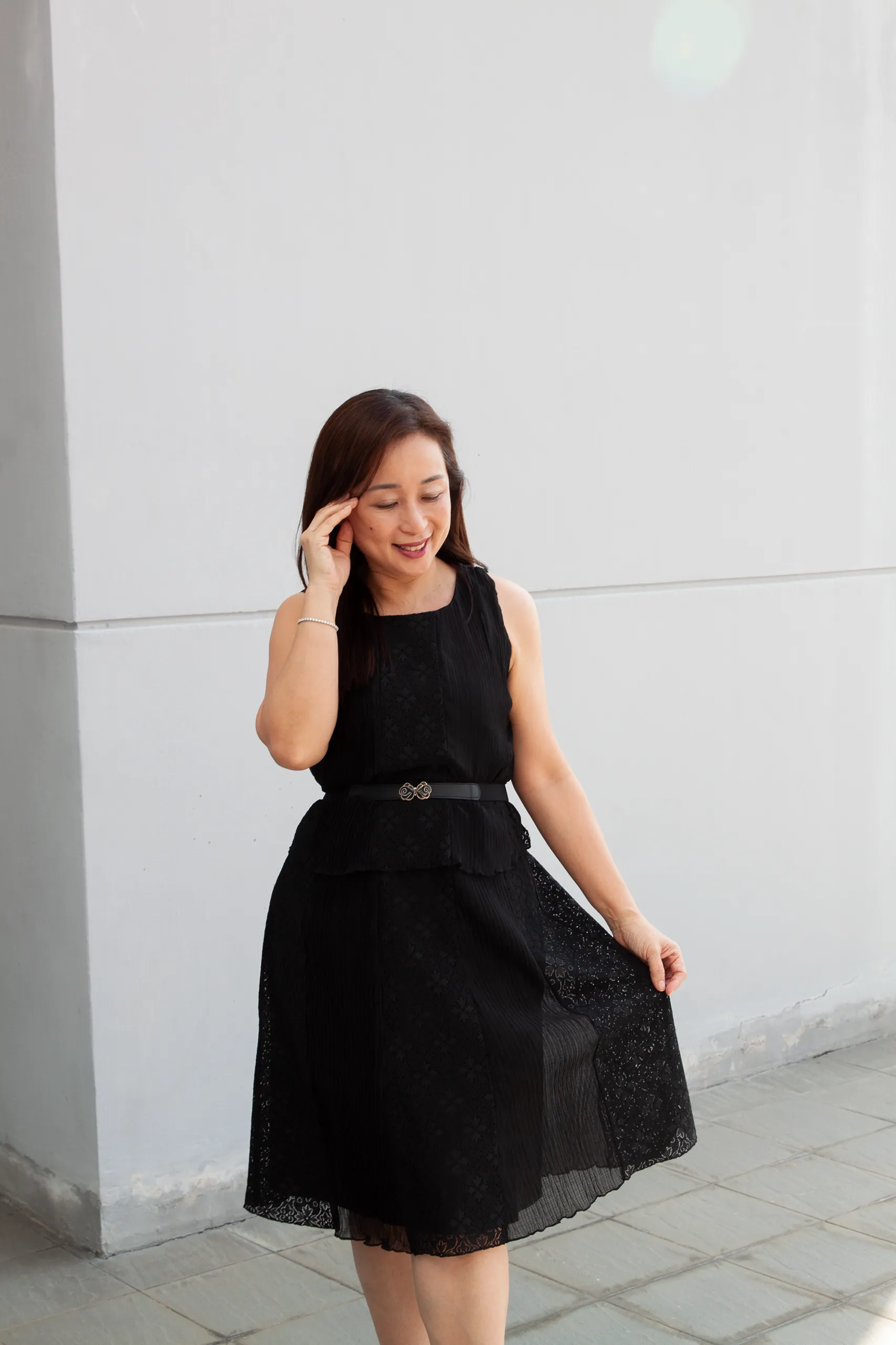 Feminine Laced Dress with Belt
