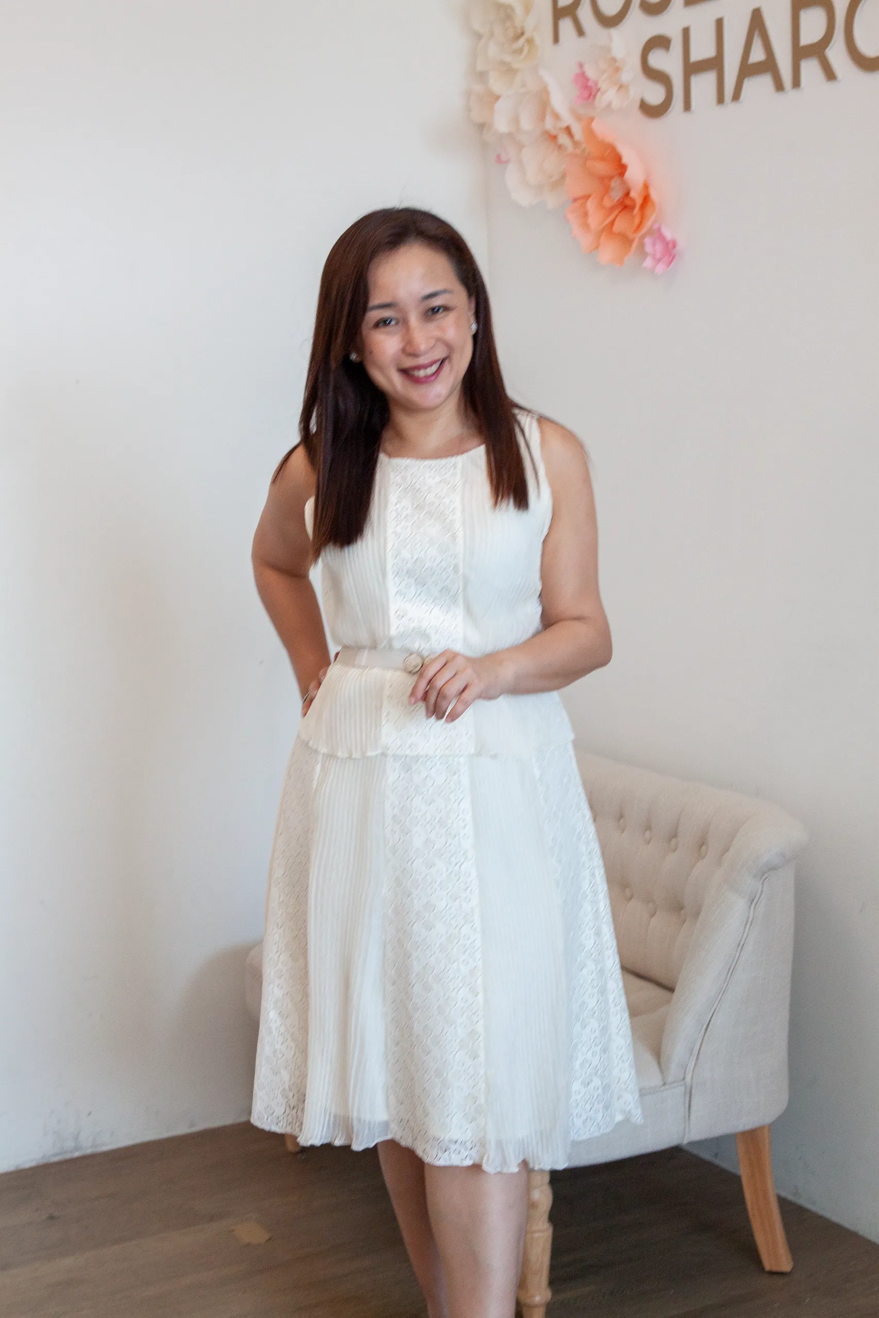 Feminine Laced Dress with Belt