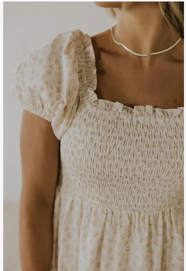 Feminine Puff-Sleeve Dress