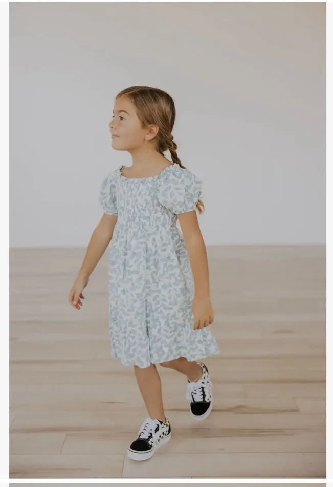 Feminine Puff-Sleeve Dress