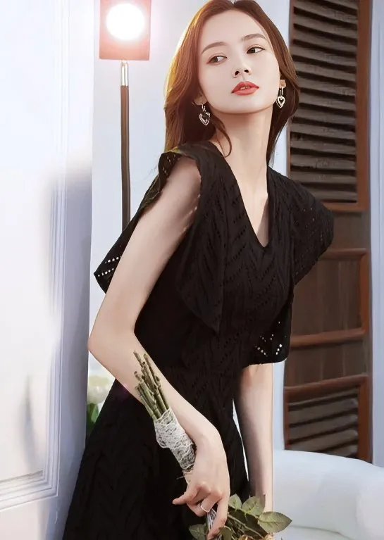 V-NECK STRUCTURED WAIST DRESS